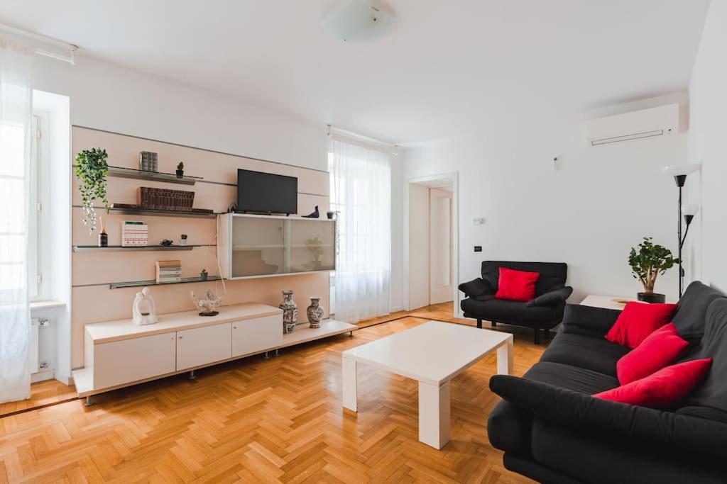 Piazza Unita Central Apartment 的里雅斯特 外观 照片